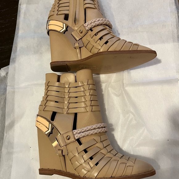 Ivy Kirzhner Tan Ankle Boots with Woven Design - Picture 1 of 3